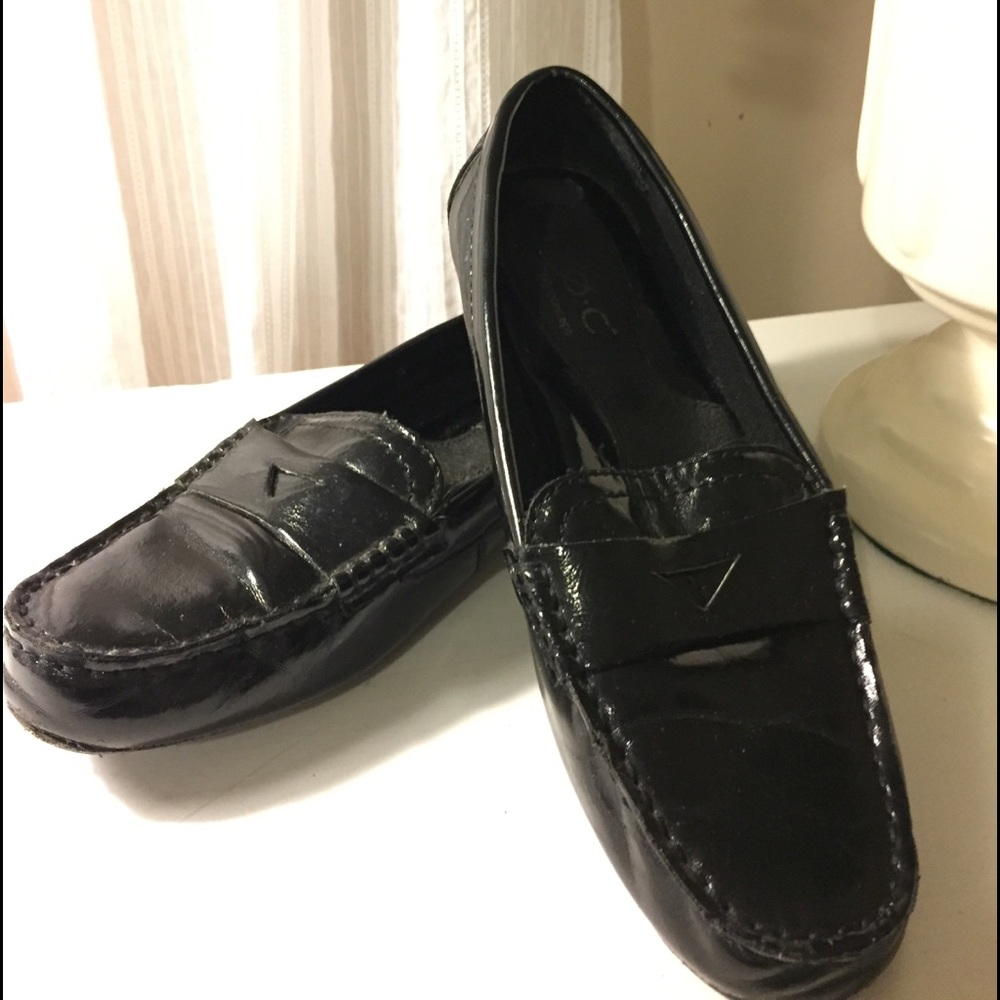 Born Blk patent loafers